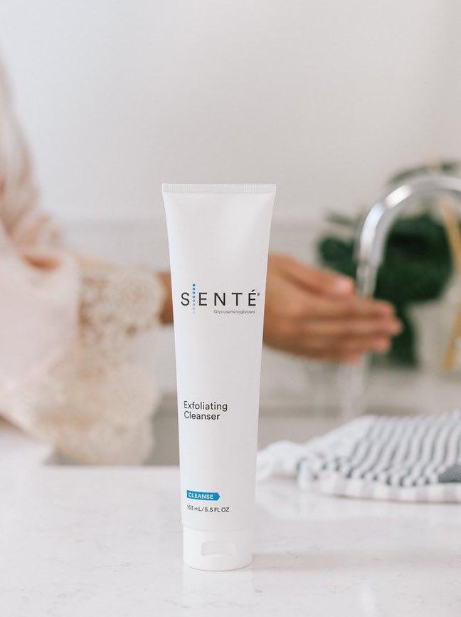 SENTÉ || SENTÉ Exfoliating Cleanser hand washing